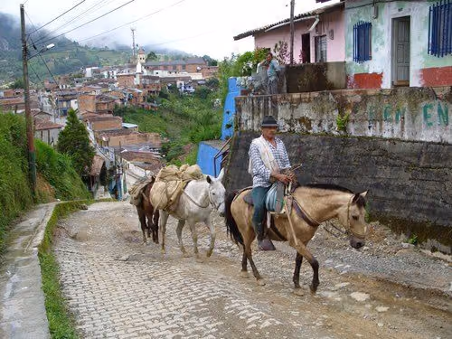 Riders in a lane in Angelópolis